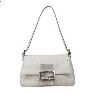 Fendi mini mama baguette white/silver ✨